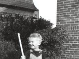 Familiealbum Sdb010 3  1943 4.oktober 1943  De første lange bukser vakte megen begejstring